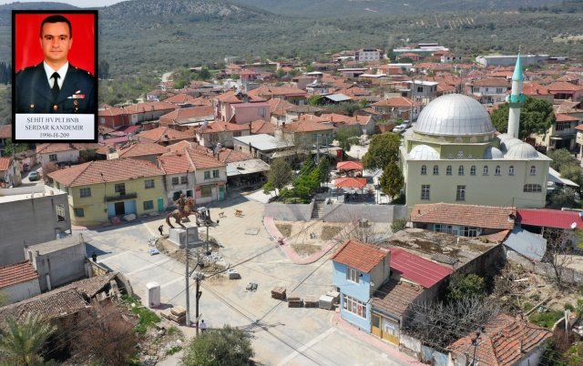 Çamlık Alana İsim Verildi

Toplantının birinci gündem maddesinde, Yılmaz Şehit Mustafa Sonkaya İlköğretim Okulu yanındaki çamlık alana, buradaki çamları diken Emekli Öğretmen Eşref Ertürk'ün eşi merhum Sezer Ertürk'ün adının verilmesine oy birliğiyle karar verildi.

Belediye Başkanı Zeki Bilgin, alınan kararın hayırlı olmasını dileyerek, merhum Sezer Ertürk'ü rahmetle andığını ifade etti.