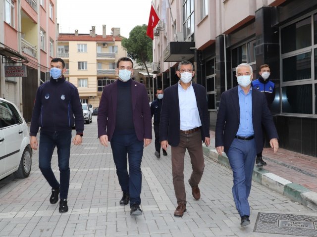 Belediye Başkanı Zeki Bilgin ise ziyaretinden dolayı Özel'e teşekkür ederek, "Sayın Grup Başkanvekilimize teşekkür ederim. Hastalık ve sonraki süreçlerde bizlere verilen manevi destek, daha hızlı iyileşme ve toparlanmamıza vesile oluyor" dedi.