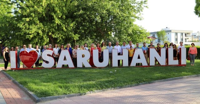 Manisalılar Derneği Başkanı Yunus Emre Şahin ve Derneğin Yönetim Kurulu Üyeleri, Saruhanlı Belediye Başkanı Zeki Bilgin'i makamında ziyaret etti.