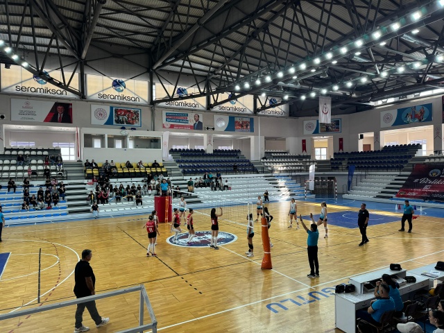 Turgutlu Belediyespor Kadın Voleybol takımı başantrenörü Erdal Kurç, “Hak edilmiş bir galibiyet. İyi oyunumuzu skora yansıttık ve net bir galibiyet aldık. Yönetimimize ve seyircimize bizleri yalnız bırakmadıklarını için teşekkür ediyoruz” dedi.