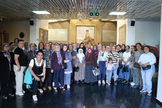Öğle yemeğinin ardından gezi, ikramlar eşliğinde Süreyya Tabiat Parkı’nda devam etti.
Osmanlı Müzesi, Çanakkale Müzesi ve Atatürk Sergi Salonu ziyaret edilen diğer mekanlar
oldu.