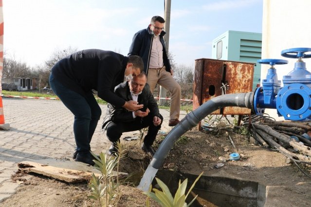Terfi hattı döşeme işlemleri ve mevcut içme suyu deposunun kapasitesinin arttırılmasının ardından Muradiye yeni içme suyu kaynağına kavuşacak. MASKİ Genel Müdürlüğü İçme Suyu Dairesi Başkanı Fevzi Demir, yapılan çalışmaları yerinde inceledi. Demir’e İçme Suyu Şube Müdürleri Recep Günay ve İlker Kılıç eşlik etti.