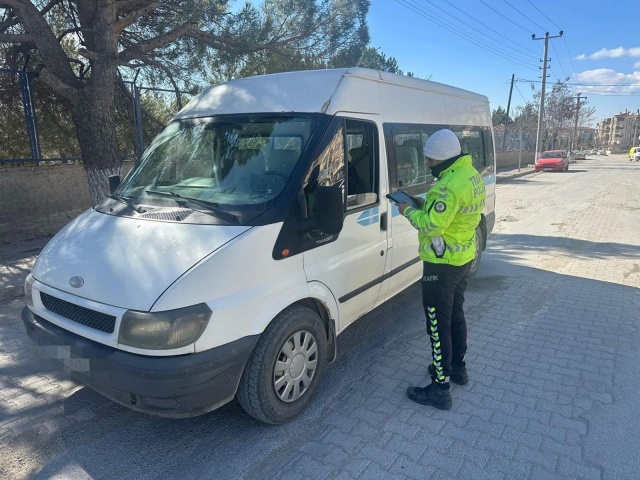 39/2 (Yetersiz ehliyet)  maddesinden yazılan ceza sayısı; 5

Diğer Kanun maddelerinden 27 adet olmak üzere,;

Toplam 265.230 ₺ idari para cezası uygulanmış olup,

4 araç trafikten men edilmiştir.