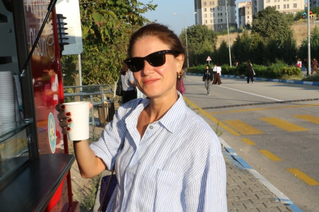 Manisa Büyükşehir BelediyeBaşkanı Mimar Ferdi Zeyrek, sosyal belediyecilik anlayışı ile öğrencilere yönelik bir projeyi daha uygulamaya başladı. Online Canlı ders ve ücretsiz ring seferlerinin ardından ‘Günaydın Çorbası’ başladı.
