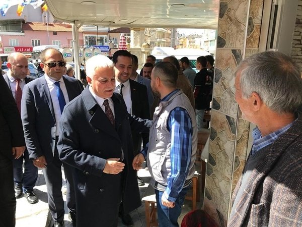 İYİ Parti Genel Başkan Yardımcısı Koray Aydın Demirci ilçesinde Millet ittifakına ait seçim bürolarını açmak üzere Demirci ilçesini ziyaret etti