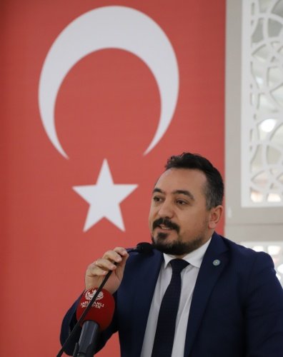 Belediye Başkanı Bilgin ise geride kalan 2 yıllık süreçte müfettiş baskısı altında olduklarını dile getirerek, "Saruhanlımıza şunu yürekten ifade etmek istiyorum; 'Emanetiniz emin ellerde' İhale yapıyoruz şikâyet ediyorlar. Satın alıyoruz şikâyet ediyorlar. Kiraya veriyoruz şikâyet ediyorlar. Personel alıyorum şikâyet ediyorlar. Saruhanlı halkı bizi niye seçti. Biz, birilerinin güdümünde bu yeri yönetmek zorunda mıyız? İktidar gücüyle şuursuzca üzerimize geliyorlar. Allah birliğimizi bozmasın. Biz 2019 Mart ayında nasıl yürüdüysek, demir gibi, çelik gibi durmaya devam edeceğiz"