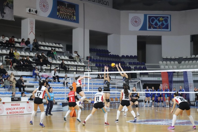 Turgutlu Belediyesi Kadın Voleybol Takımı, TVF Kadınlar 2.Ligi 7.hafta maçında Ata Okul Spor Takımını kendi sahasında ağırladı. Kıran kırana mücadelenin yaşandığı karşılaşma 3-1’lik skorla Turgutlu Belediyesi Kadın Voleybol Takımının üstünlüğüyle sonuçlandı. Maçı (25-21) (25-20) (19-25) (25-15) set sonuçlarıyla kazanan kadın voleybol takımı ligdeki beşinci galibiyetini de elde etmiş oldu.