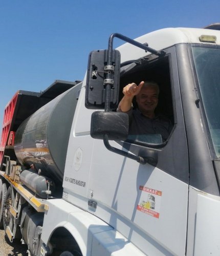 "Yeşilköy mahallemiz Şehzadeler Belediyesi'ne bağlıdır. Burada bulunan arazilerin yüzde doksanı Yeşilköylü hemşerilerimize ait. Fakat görev alanı ve hizmet alanı Saruhanlı Belediyemizin mevkisinde bulunduğundan, Yeşilköy'e komşu olan Koldere mahallemizde asfaltlama çalışmalarına başladık.  2 bin 200 metre olan bu bağlantı yolunun bugün sathi kaplamasını gerçekleştiriyoruz. Bu yıl şu ana kadar, arazi yollarımızın 60 kilometresine asfalt attık. Hedefimiz bu rakamı 100 kilometreye çıkarmak.  Çiftçilerimiz 'baş tacımızdır' dedik. Bugün çiftçiye verdiğimiz önemi hem Kolderelilere hem Gümülcelilere, hem Yeşilköy’deki hemşerilerimize göstermiş olduk. Tüm Saruhanlımıza, tüm Yeşilköy’deki hemşerilerimize ve tüm Manisamıza hayırlı uğurlu olsun.