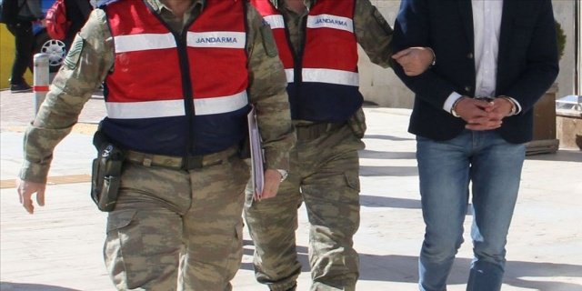 Turgutlu İlçesi İzzettin Mahallesinde alınan duyum üzerine, 28.01.2022 günü  saat 10.00 sıralarında  9'uncu Jasat tarafından "Bina İçinde Muhafaza Altına Alınmış Olan Eşya Hakkında Hırsızlık” Kesinleşmiş 6 yıl 3 ay hapis cezası bulunmaktadır) suçundan yakalanan F.K.(Erkek-32) isimli şahıs Turgutlu İlamat ve İnfaz Bürosu tarafından tutuklanmıştır. Tutuklanan şahıs Turgutlu A3 Kapalı Ceza Infaz kurumuna teslim edilmiştir.