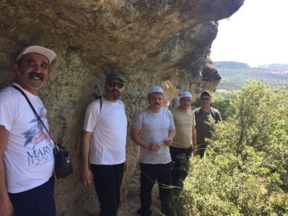 Delikliyar mağaralarında incelemelerde bulunan ziyaretçiler daha sonra ilçeye dönüş yaptılar.