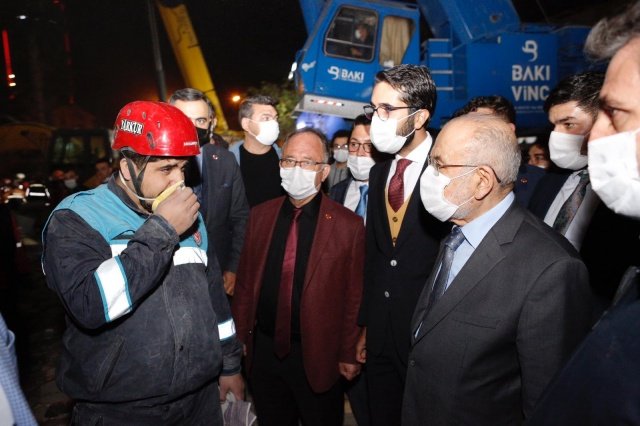 Saadet Partisi Genel Başkanı Temel Karamollaoğlu, 6,6 şiddetindeki depremle sarsılan İzmir’e ziyaret gerçekleştirdi.