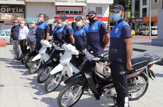 Koruma Başkanı Güler ise çiftçiler adına Başkan Bilgin'e teşekkür etti. Güler, Çiftçi Malları Koruma Başkanlığının, 330 bin dekarlık sorumluluk sahasını 40 adet motosiklet ile 40 bekçinin koruduğunu belirtti.

Programa Belediye Başkan Yardımcısı Hüseyin Baysal da katıldı.