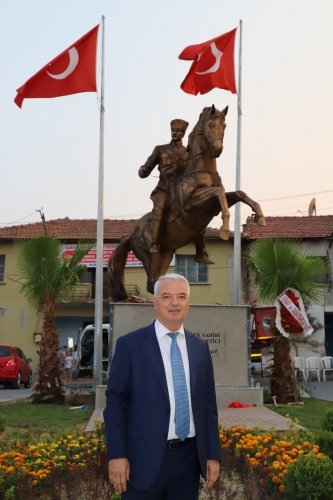 Saruhanlı Belediyesi tarafından Gökçeköy mahallesinde inşa edilen Ay Yıldızlı Giriş Takı, Atatürk Heykeli ve Şehit Pilot Binbaşı Serdar Kandemir Meydanı düzenlenen toplu açılış töreniyle hizmete açıldı.