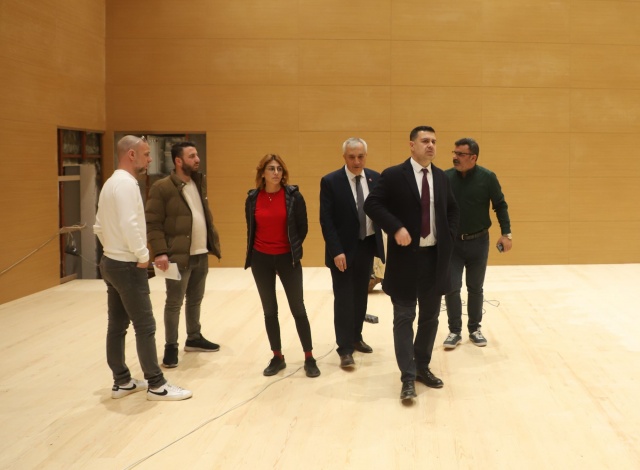 İncelemeler sonunda açıklamada bulunan Turgutlu Belediyesi Başkanvekili Fırat Honaz, “Selvilitepe Spor Salonu projemiz tam gaz ilerliyor. En yakın zamanda, İnşallah bu yaz havuzumu ve spor salonumuzu kullanmayı planlıyoruz. Turgutlu’muza hayırlı uğurlu olsun” dedi.