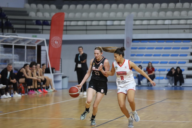 Lidya Garden City Turgutlu Belediyespor Kadın Basketbol Takımı, sahasında konuk ettiği ÇBK Gelişim Mersin Takımını 76-59 skorla mağlup etti. Manisa temsilcileri bu galibiyetiyle aynı zamanda ligde üçüncülüğe yükseldi.