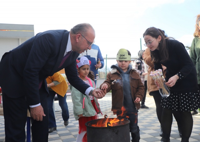 Turgutlu Belediyesinin eğitimde fırsat eşitliği sağlamak amacıyla hayata geçirdiği ve sunulan imkanlarla Türkiye’de bir ilk olan Mustafa Kemal Mahallesi Çocuk Kültür Sanat Merkezi, ikinci yılını doldurdu. Başkan Çetin Akın, “Eğitimde fırsat eşitliği için çıktığımız bu yolda, çocuklarımızın yarınlarına ışık tutmaya devam edeceğiz” dedi.