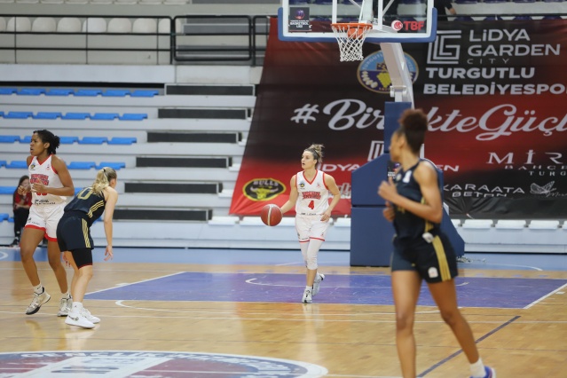 Turgutlu Belediyesi Kadın Voleybol Takımı ve Lidya Garden City Turgutlu Belediyespor Kadın Basketbol Takımı kendi sahasında oynadıkları müsabakalarda haftayı galibiyetle kapatarak art arda mutluluk yaşatmaya devam ediyor.