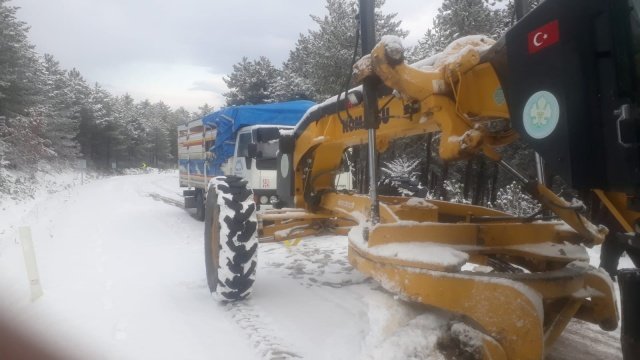 Manisa Büyükşehir Belediye Başkanımız Cengiz Ergün’ün talimatları doğrultusunda; kar yağışının devam etme ihtimaline karşın ekiplerimizi 7/24 hazır bekletiyoruz” diye konuştu.