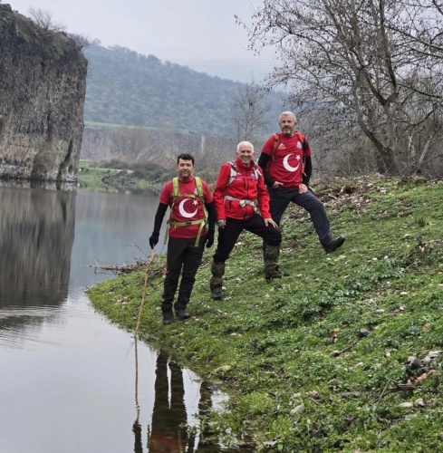 Turgutlu Belediyesi Dağcılık Akademisi (TURBELDAK), Adala-Su Uçtu Şelalesi-Kız Köprüsü parkurunda doğa yürüyüşünü gerçekleştirdi.