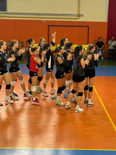 KADINLAR PROFESYONEL 2. Lig 7. Grup da ilimizi başarı ile temsil eden Ata Spor bayan voleybol takımımız ligin ilk maçın da 6 Ekim Pazar günü deplasman da Akhisar gücü ile karşılaştı. Maçı 3-0 lık net bir skorla kazanmayı başaran Ata Spor bayan voleybol takımında geç kızlarımızın mutluluğu görülmeye değerdi.