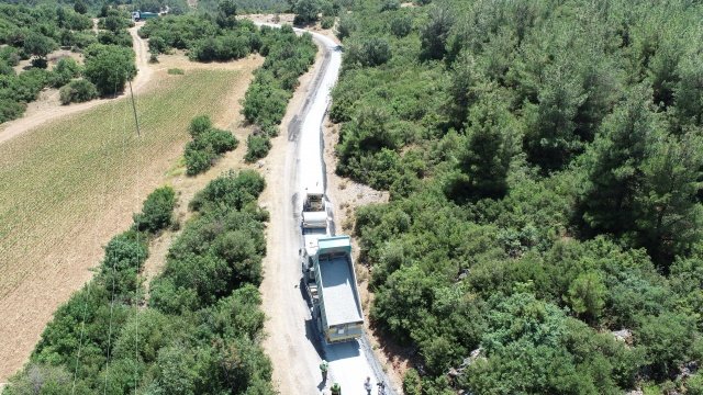 Mahalle Muhtarları teşekkür etti
Asfalt çalışması nedeniyle bölge mahalle muhtarları, Manisa Büyükşehir Belediye Başkanı Cengiz Ergün’e teşekkür etti.
Ulupınar Mahalle Muhtarı Hayrettin Demirtaş: Allah razı olsun. Emeği geçen bütün arkadaşlara teşekkür ederim. Yapılan çalışmadan vatandaşlarımız da çok memnun.
Çoruk Mahalle Muhtarı Metin Akarsu: Halkımız yol çalışmasından çok memnun. Mahalle sakinlerimizin Manisa Büyükşehir Belediye Başkanımız Cengiz Ergün’e selamları var.
Şehitler Mahalle Muhtarı Ekrem Arslan: Mahalle sakinleri olarak memnunuz. Büyükşehir Belediye Başkanımıza teşekkür ederiz.
Durasıllı Mahalle Muhtarı Ali Rıza Durmuş: Başta Büyükşehir Belediye Başkanımız Cengiz Ergün’e ve emeği geçen herkese teşekkür ediyorum.