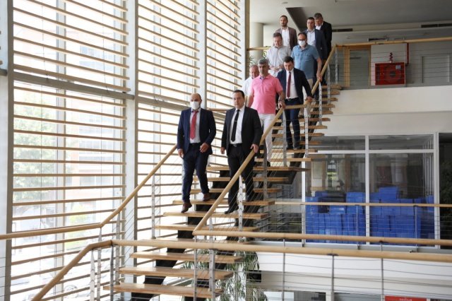 Konçe Belediye Başkanı Blagoy İliev ve beraberindeki heyet, Belediye Başkanı Besim Dutlulu ve rehber eşliğinde merkez çarşı, Uğur Mumcu Kültür ve Sanat Merkezi, Akhisar Müzesi, Thyateira, Tarihi Ulucami ve Şeyh İsa Camisini ziyaret ederek bilgiler aldı.