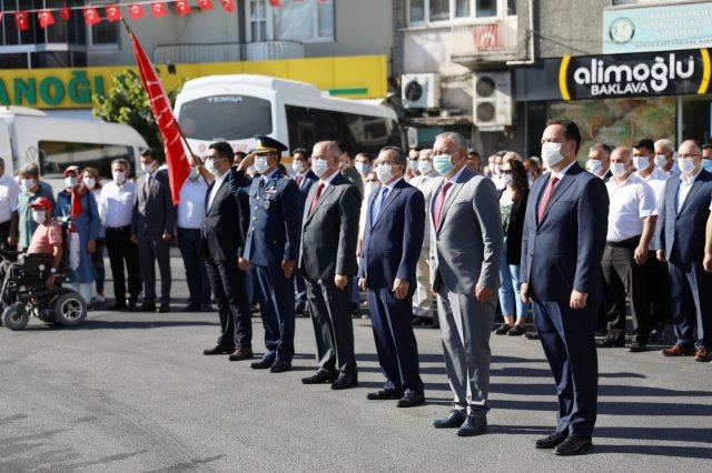 Sözlerime başlamadan önce bu toprakları bizlere vatan kılan başta Gazi Mustafa Kemal Atatürk ve silah arkadaşları olmak üzere, yürekleri vatan aşkı ile dolu aziz Şehit ve Gazilerimizi rahmet ve minnetle anıyorum. Onlara ne kadar teşekkür etsek azdır.