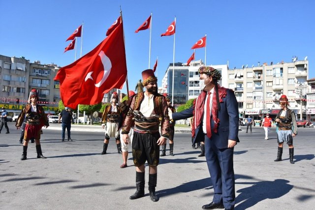 Şehitlerimizin kanı ile sulanan bu topraklar bize en büyük mirastır. Bugün ise bu büyük mücadelenin bu onurlu, şanlı başarının mirasçıları olan bizler bütün bunları bir emanet bilmeli ve emaneti yücelterek korumayı ilke edinmeliyiz.