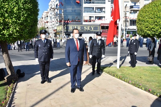 Kahraman askerlerimiz 6 Eylül 1922’de düşmanı Akhisar’dan kovarak, Türk bayrağımızı bir daha inmemek üzere göndere çekmiş ve Akhisar'ımızın kurtuluşunu ilan etmiştir.
Millî Kurtuluş Mücadelemizin zafere ulaşmasında önemli bir yere sahip olan Akhisarlılar, bu ülkenin kurucusu, Ebedi Başkomutanımız Gazi Mustafa Kemal Atatürk'ün en büyük eseri olan Türkiye Cumhuriyeti'ne yönelik saldırılara da hiçbir zaman geçit vermemiştir ve vermeyecektir. 98 yıl önce Akhisar'da yakılan Millî Mücadele Ateşi ve Kuva-yi Milliye Ruhu bugün de aynı azim, kararlılık ve inançla devam etmektedir.