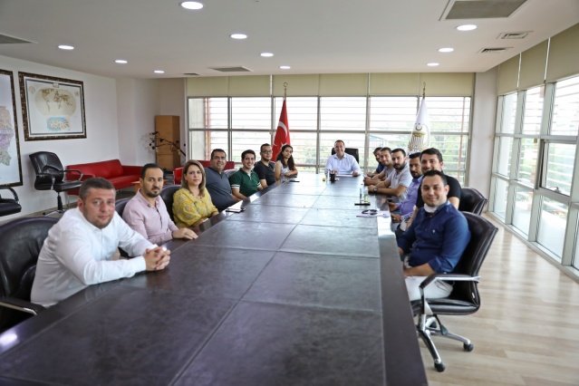 Gelecek destek ve hibelerle Akhisar’a artı sağlanacağını belirten Başkan Besim Dutlulu, “Belediye personelimiz artık daha çok çalışacak, üretecek ve hizmetleri projelendirerek şehrimize artı sağlayacak. Eğitimler tamamlandı; şimdi sırada üretme aşaması var. Arkadaşlarımızın güzel işler başararak, şehrimize faydalı işler yapacaklarına inanıyorum. Hayırlı olsun” ifadelerini kullandı.