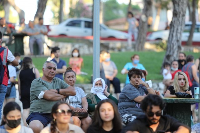 Akhisar Belediyesi tarafından her yıl düzenlenen Açık Hava Yaz Konserleri mahallelere taşındı.