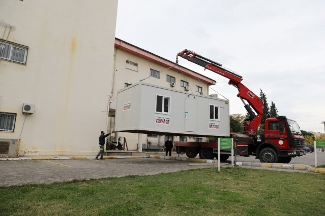 Türkiye genelinde olduğu gibi Akhisar’da da vaka sayılarının arttığına değinen Başkan Besim Dutlulu, “Vaka sayıları Türkiye’de olduğu gibi şehrimizde de her geçen gün artıyor.