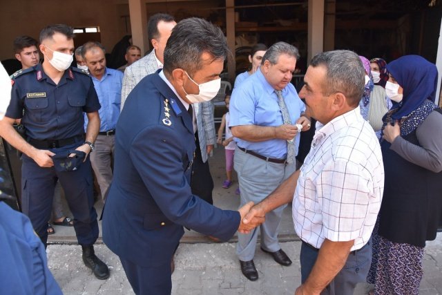 Ziyarete Akhisar Kaymakam Vekili Hayri Sandıkçı, Akhisar Hava Meydan Komutanı Albay Mehmet Şahin, Akhisar Belediye Başkanı Besim Dutlulu, İlçe Emniyet Müdürü Sayım Başaran ve Akhisar İlçe Jandarma Bölük Komutanı Ali Galip Kocaman katıldı.