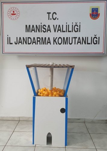 Turgutlu İlçesi Irlamaz Mahallesi Şelale Restoran isimli işletmede yapılan istihbari çalışmalar sonucu kumar oynatıldığı öğrenilmiştir.