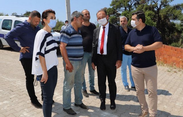 Cumhuriyet Halk Partisi Ahmetli İlçe Başkanı Halil Buran ve Turgutlu Belediyesi Başkan Yardımcıları Fırat Honaz, Ahmet Daşkan ve Evren Erbaş Ser ile birlikte Hacıköseli, Baktırlı, Sivrice Mahallerini ziyaret eden Başkan Akın, orman yangınında zarar gören vatandaşlarla bir araya geldi. Başkan Akın ziyaretler sırasında yangın nedeniyle mağduriyet yaşayan vatandaşların yaralarının sarılması için gerekli çalışmaların yapılacağını da söyledi.