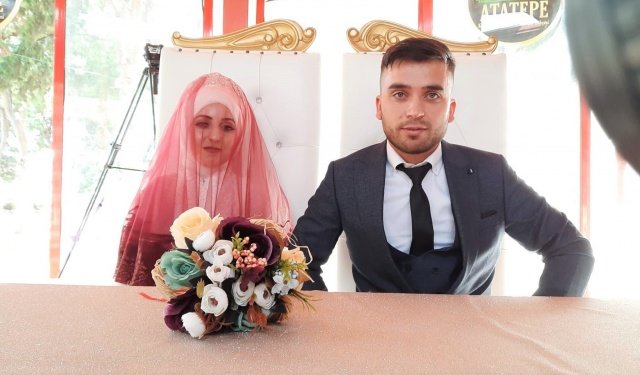 Başkan Akın’ın makam aracı, Irak'ın kuzeyi Haftanin bölgesinde şehit düşen Piyade Uzman Onbaşı Onur Karakaya’nın abisi Uğur Karakaya ile Selvihan Er’in düğününde gelin arabası oldu.