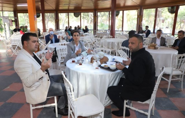 Ayrıca Uğur Karakaya ve Selvihan Er’in mutlu günlerine Turgutlu Belediye Başkan Yardımcıları Fırat Honaz, Ahmet Daşkan ve Evren Erbaş Ser de katıldı.