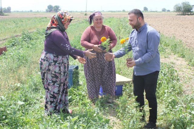 Turgutlu Belediye Başkanı Çetin Akın, Başkan Yardımcıları Ahmet Daşkan ve Fırat Honaz Engelliler Haftası, Dünya Eczacılar Günü ve Dünya Çiftçiler Günü dolayısıyla ziyaretle bulundular.