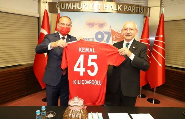 Turgutlu Belediye Başkanı Çetin Akın Ankara’daki temasları kapsamında Cumhuriyet Halk Partisi (CHP) Yerel Yönetimlerden Sorumlu Genel Başkan Yardımcısı Seyit Torun ve İYİ Parti Genel Başkanı Meral Akşener’i ziyaret etti. Başkan Çetin Akın gün sonunda ise CHP Genel Başkanı Kemal Kılıçdaroğlu ile CHP Genel Merkezinde bir araya geldi.