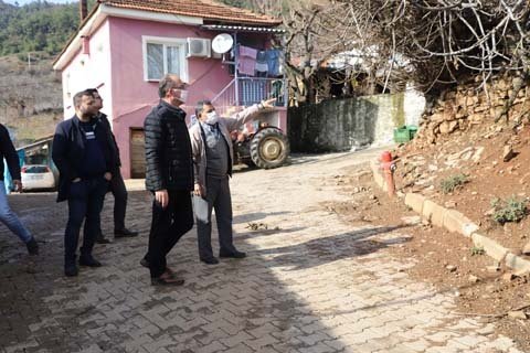 Kırsal mahallelere gerçekleştirdiği ziyaret hakkında açıklamada bulunan Başkan Çetin Akın, “Başkan Yardımcılarımız Fırat Honaz, Ahmet Daşkan, Fen İşleri Müdürümüz İbrahim Tunçkol ile birlikte Musulcalı, Sarıbey, Kuşlar, Karaköy, Kabaçınar, Ören, Yunusdere, Hacıisalar, Yukarıbozkır Mahallerimizi ziyaret ederek dünkü yağışlarda yaşanan sorunları konuştuk.