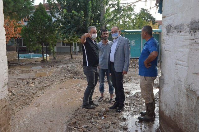 Hafta sonu meydana gelen sağanak yağmur ve dolu sonrasında Çampınar Mahallesindeki Domuz ve Karataş derelerinin taşmasıyla mahalle sular altında kaldı. Ayrıca Musacalı Mahallesi de yoğun yağıştan en çok etkilenen yerlerden biri oldu. Turgutlu Belediyesi Fen İşleri Müdürlüğü ekipleri ise Çampınar ile Musacalı Mahallelerinde çalışmalara başladı.