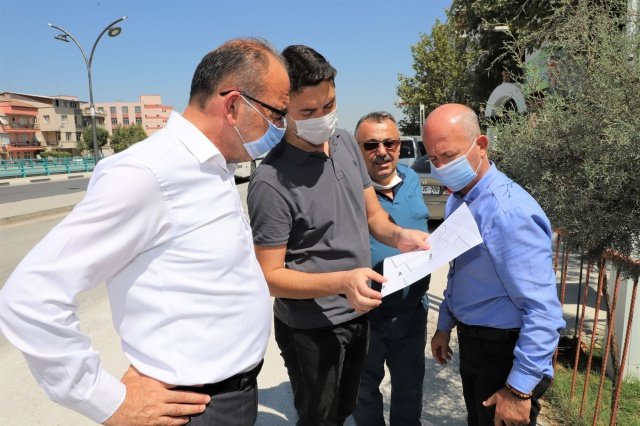 Turgutlu Belediye Başkanı Çetin Akın, İmar Müdürü Mustafa Biçer, Fen İşleri Müdürü İbrahim Tunçkol ile birlikte Mimar Sinan Parkında ve çevresinde yapılması düşünülen çalışmalarla ilgili incelemelerde bulundu.