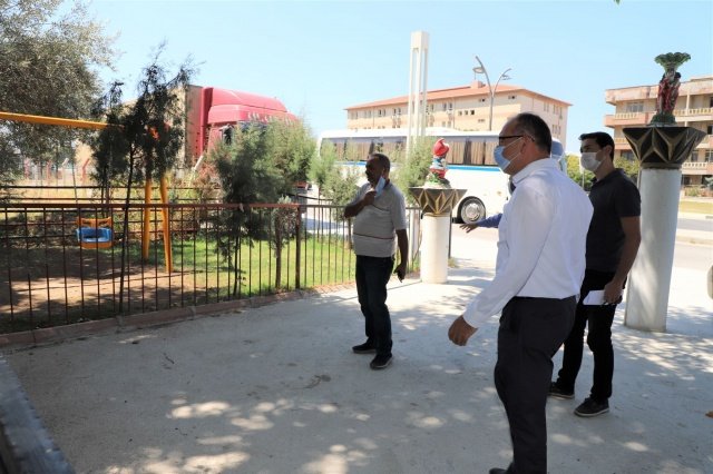 Turgutlu Belediye Başkanı Çetin Akın, İmar Müdürü Mustafa Biçer, Fen İşleri Müdürü İbrahim Tunçkol ile birlikte Mimar Sinan Parkı ve çevresinde incelemelerde bulundu