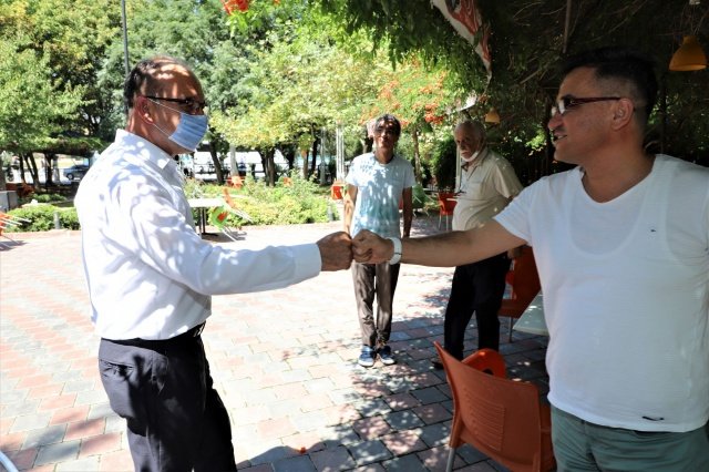 Turgutlu Belediye Başkanı Çetin Akın: “ Mimar Sinan Parkı ve çevresinde yaya vatandaşların rahatça ulaşım sağlamaları için önümüzdeki günlerde bir çalışma başlatacağız. Bu çalışma öncesinde son durumu görmek için müdürlerimizle birlikte incelemelerde bulunduk. Burada yaşayan vatandaşlarımızın da görüşlerini alarak ilerleyen süreçte çalışmalarımızı hayata geçireceğiz.”dedi.