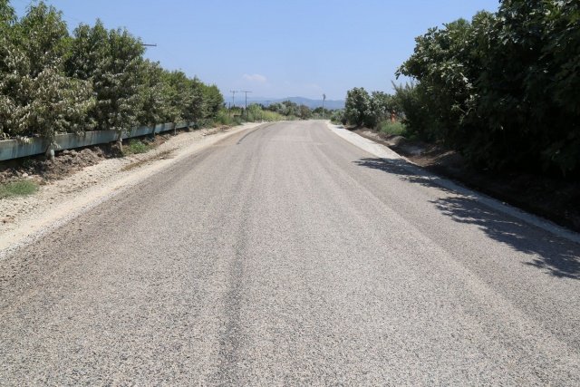 Asfalt Şantiyesinin kurulmasının ardından ova yolları ve şehir içinde asfaltlama atağına başlayan Turgutlu Belediyesi, bir noktada daha asfaltlama çalışmalarını gerçekleştirdi. Sabancı Karakolu, Bostanlı Karakolu, Hışırlık ve Acıbadem Mevkileri ile Selvilitepe ve İstasyonaltı Mahallelerinde asfalt serim çalışmalarının ardından Yarıntı Mevkisinde de asfaltlama çalışmaları tamamlandı. Turgutlu Belediyesi Fen İşleri Müdürlüğü ekiplerinin program dahilinde sürdürdüğü çalışmalar doğrultusunda Yarıntı Mevkisinde 14 bin 600 m2 asfalt serimi yapıldı.