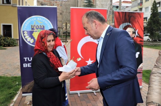 Turgutlu Belediye Başkanı Çetin Akın, 5 Aralık Dünya Kadın Hakları Günü dolayısıyla mesaj yayınladı.