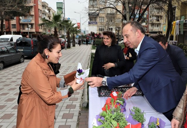 Ülkemizin gelişimi ve çağdaş uygarlık seviyesine ulaşması yolunda kadınlarımızın çabaları ve katkıları yadsınamaz. Ulusal ve uluslararası alanlardaki başarılarıyla ülkemizi, milletimizi en iyi şekilde temsil eden Türk Kadını, geleceğimize de büyük bir umut ve ışık olmaktadır.