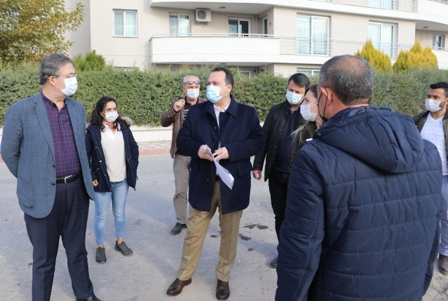 Akhisar Belediye Başkanı Besim Dutlulu’nun ‘Daha Yeşil Bir Akhisar’ vizyonu doğrultusunda çalışmalarını sürdüren Park ve Bahçeler Müdürlüğü ekipleri, 6 farklı mahalledeki park yeri çalışmalarını hızlandırdı. Başkan Besim Dutlulu, Başkan Yardımcıları Ekrem Kayserili, Ahmet Tınazlı, Bedri Türk ve Park ve Bahçeler Müdürlüğü ekipleri ile birlikte çalışmaları yerinde inceledi.