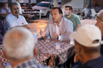 Vatandaşların belediyecilik hizmetlerinden daha iyi faydalanabilmesi için yoğun bir çalışma içerisinde olan Akhisar Belediye Başkanı Besim Dutlulu, Başkan Yardımcıları Ahmet Tınazlı ve Bedri Türk ile birlikte Mecidiyeköy, Kayalıoğlu, Beyoba ve Zeytinliova beldelerini ziyaret ederek vatandaşlar ile buluştu.