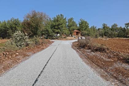Hanpaşa ve Dağdere Mahallelerini ziyaret eden Belediye Başkanı Besim Dutlulu’ya teşekkür eden mahalle sakinleri özellikle uzun yıllardır sorun yaşadıkları yolların, belediye çalışmalarından sonra daha kullanışlı ve sağlıklı olduğunu belirtti.